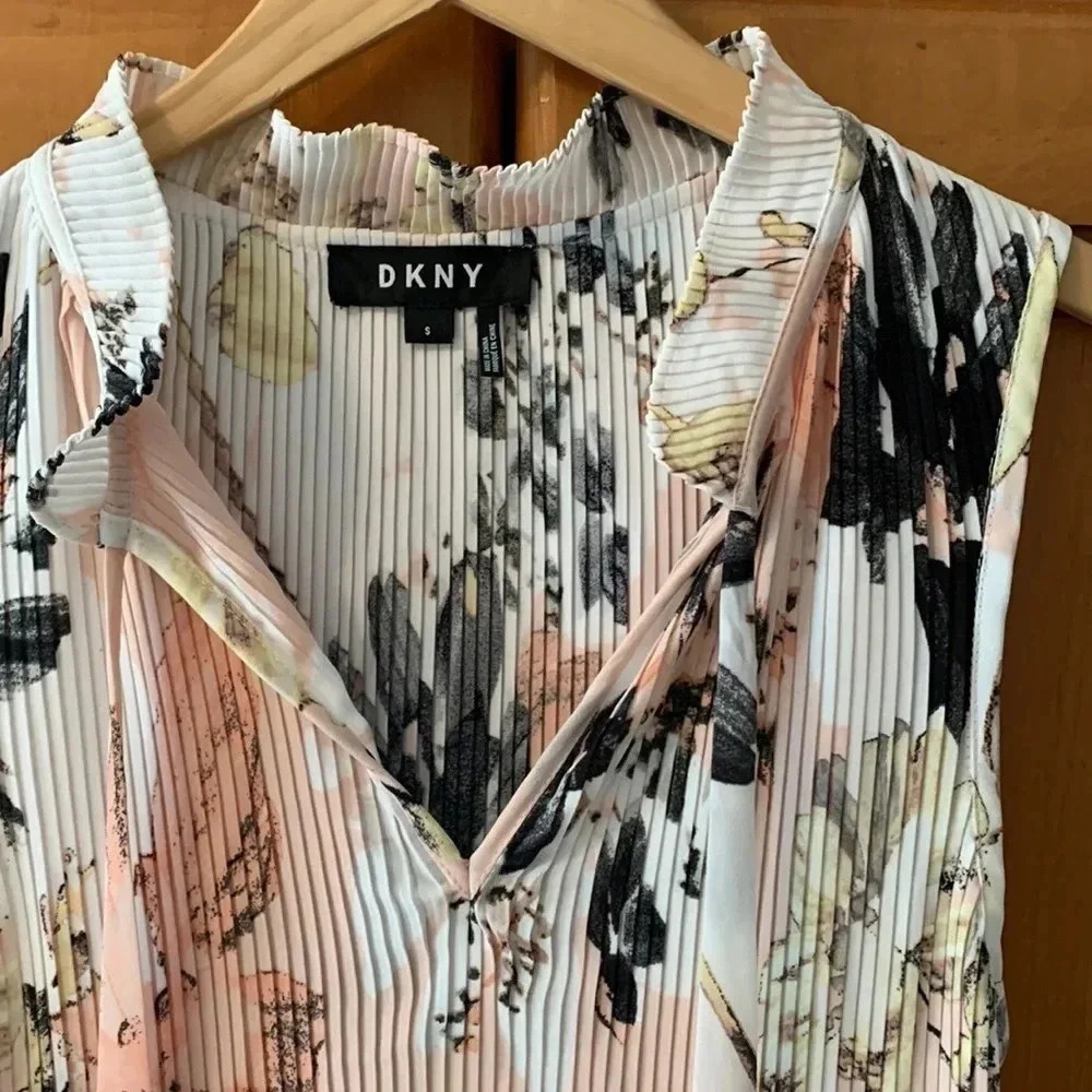 Dkny  S - Picture 3 of 7